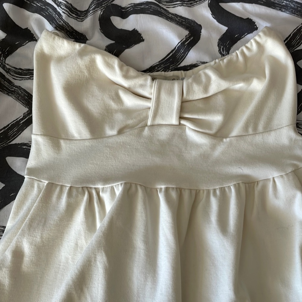 Cream colored stretchy strapless fighting eel dress